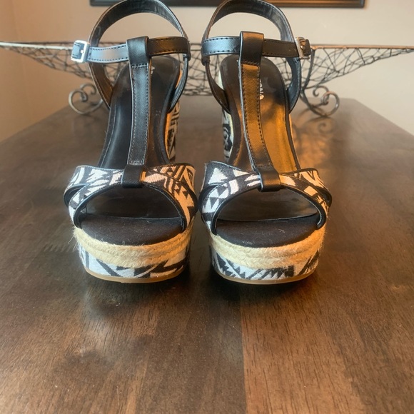 Arizona Jeans Black White Women's Aztec - Picture 6 of 6